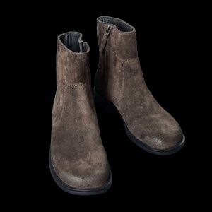 Massimo Dutti Brown Suede Boots